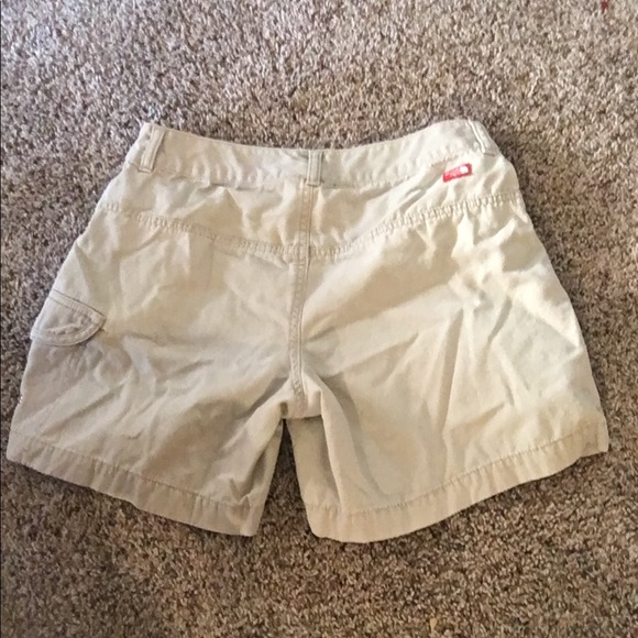 North Face khaki cargo shorts - Picture 3 of 5